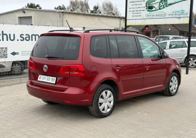 VOLKSWAGEN Touran 