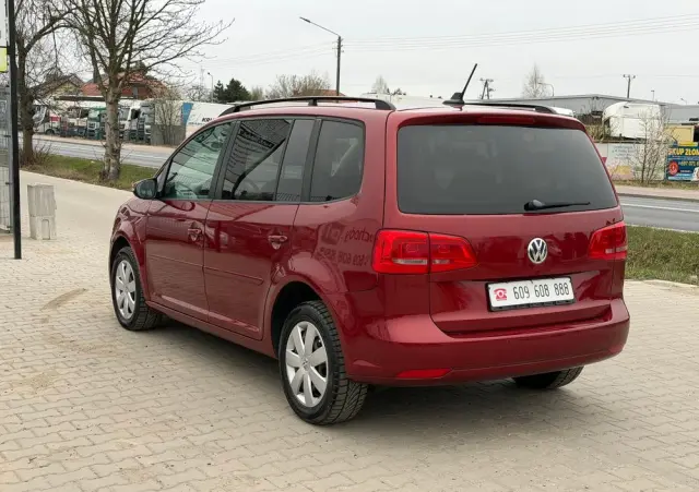 VOLKSWAGEN Touran 
