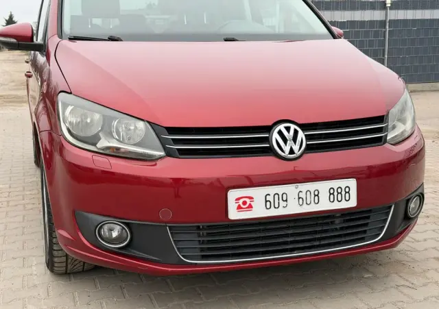 VOLKSWAGEN Touran 