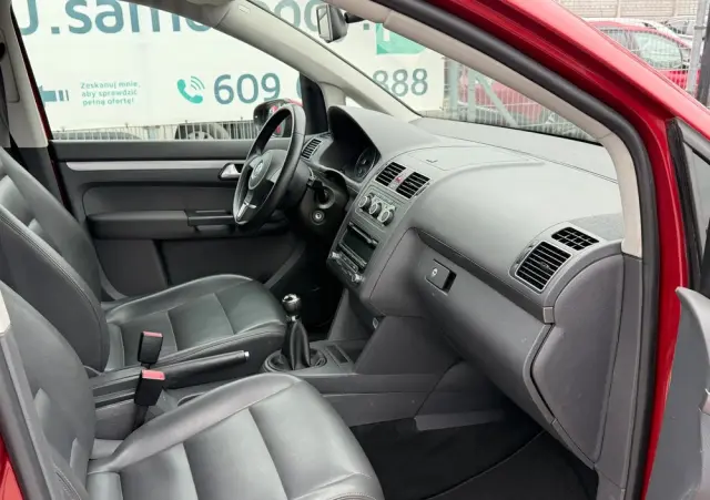 VOLKSWAGEN Touran 