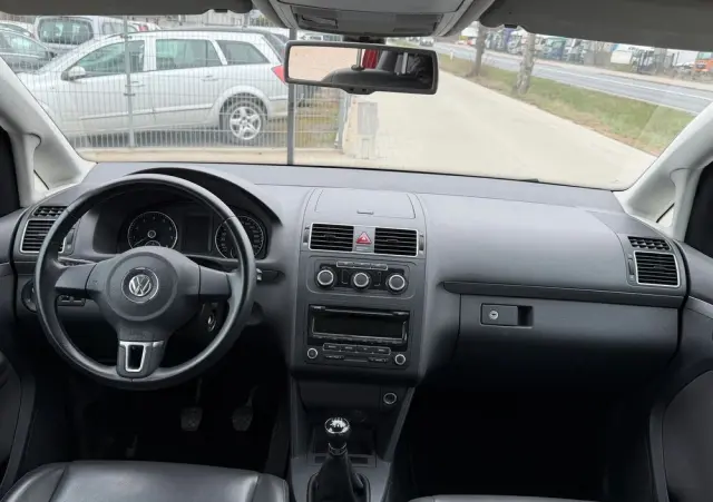 VOLKSWAGEN Touran 