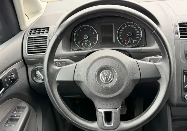 VOLKSWAGEN Touran 