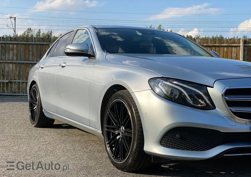 MERCEDES-BENZ Klasa E 350e 9G-TRONIC Avantgarde