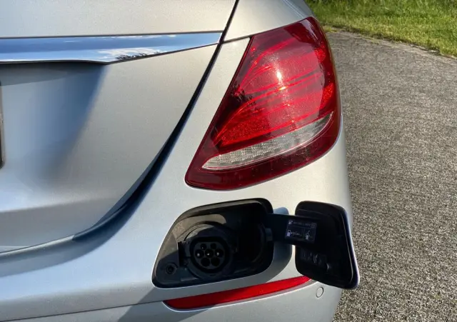 MERCEDES-BENZ Klasa E 350e 9G-TRONIC Avantgarde