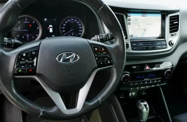 HYUNDAI Tucson 