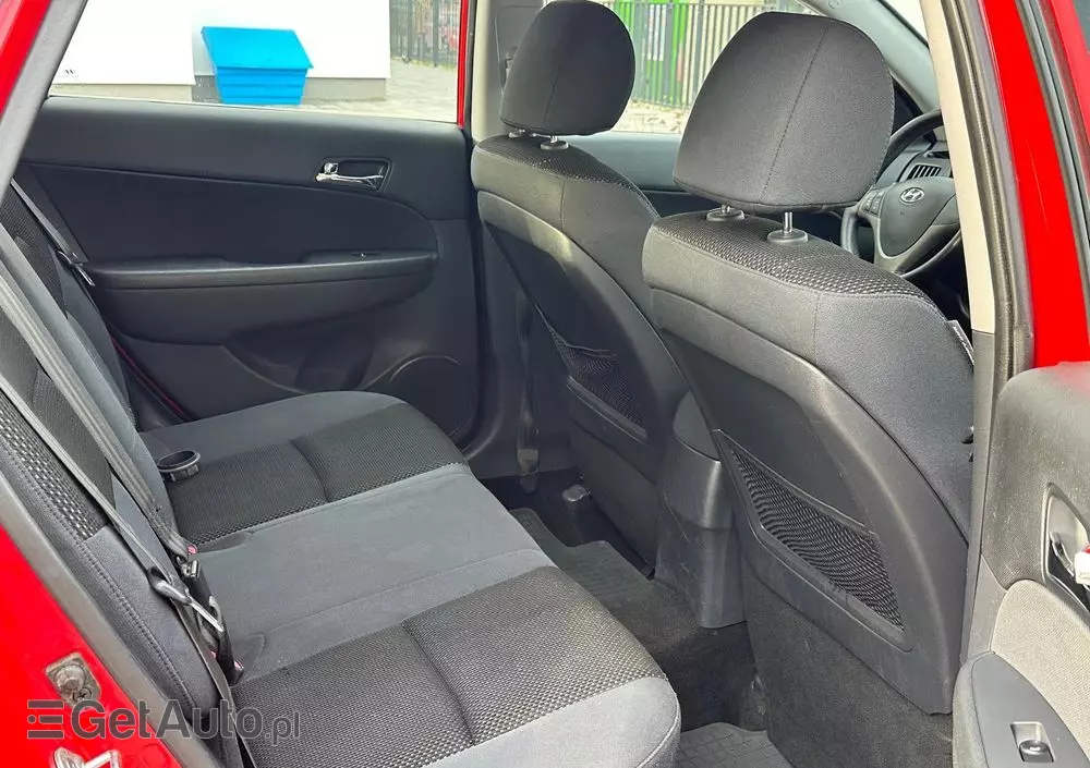 HYUNDAI I30 1.6 CRDi Base +