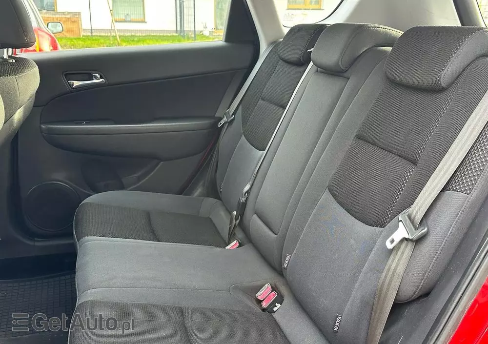 HYUNDAI I30 1.6 CRDi Base +