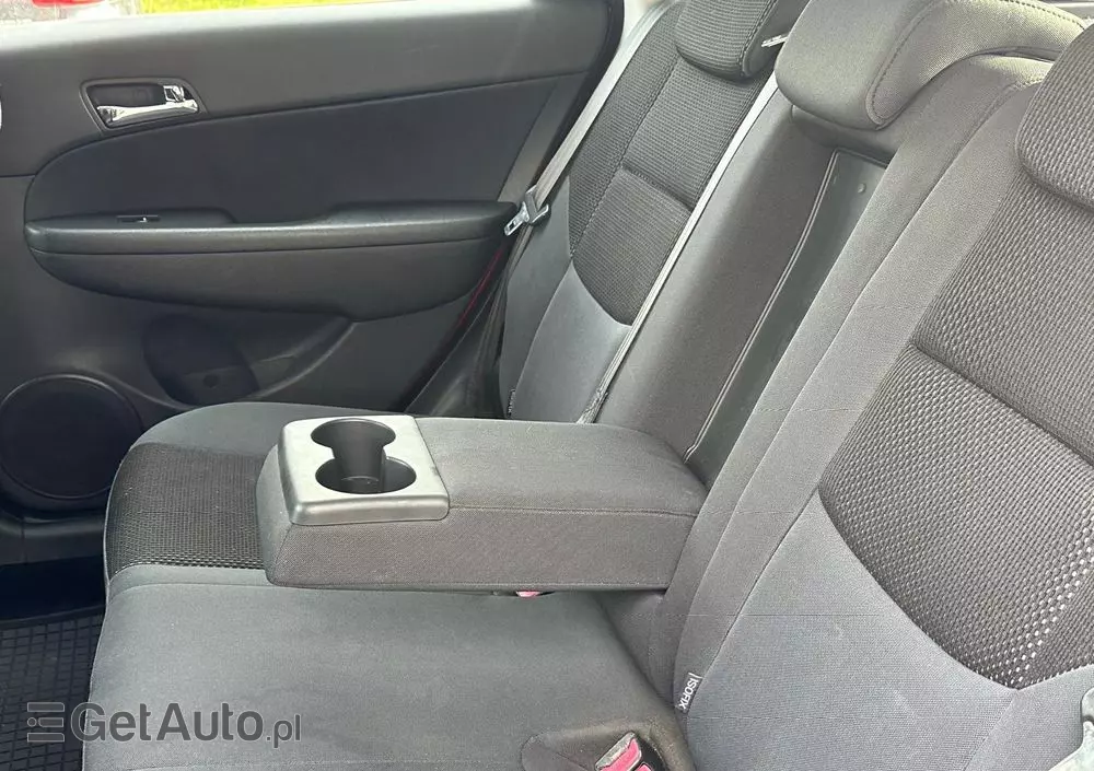 HYUNDAI I30 1.6 CRDi Base +