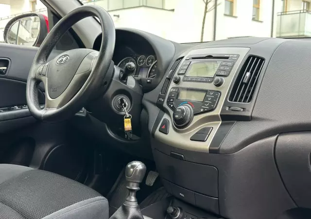 HYUNDAI I30 1.6 CRDi Base +