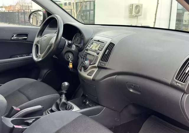 HYUNDAI I30 1.6 CRDi Base +