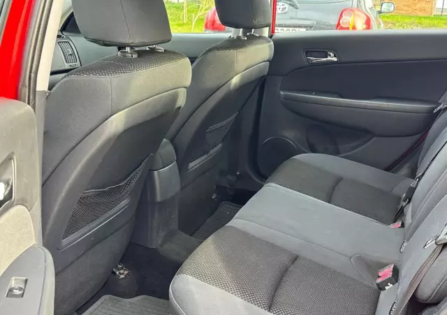 HYUNDAI I30 1.6 CRDi Base +