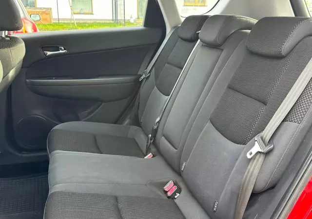 HYUNDAI I30 1.6 CRDi Base +