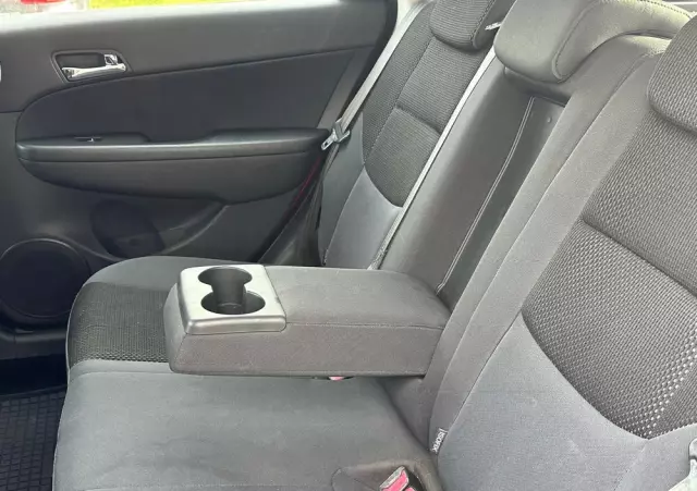 HYUNDAI I30 1.6 CRDi Base +