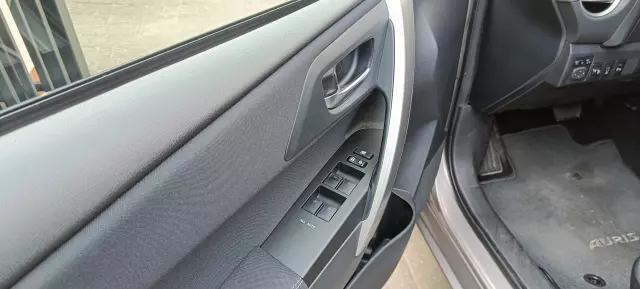 TOYOTA Auris Premium Comfort CVT