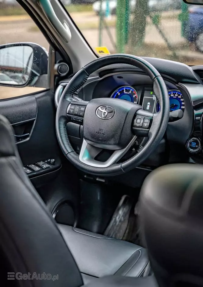 TOYOTA Hilux 