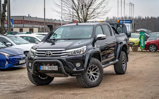TOYOTA Hilux 