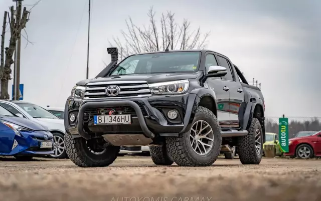 TOYOTA Hilux 