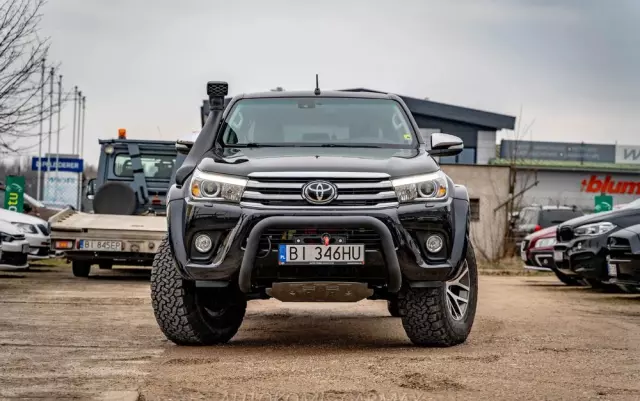 TOYOTA Hilux 