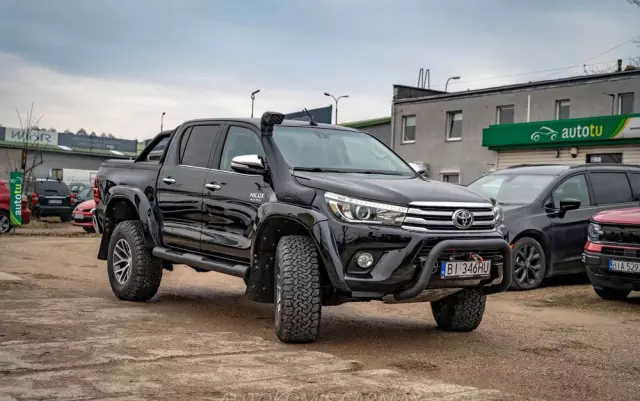 TOYOTA Hilux 