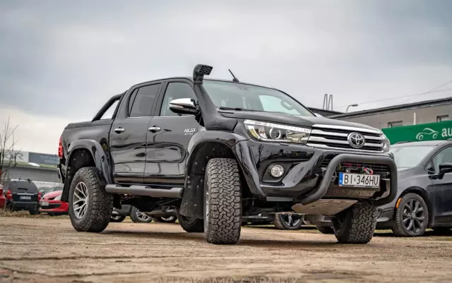 TOYOTA Hilux 