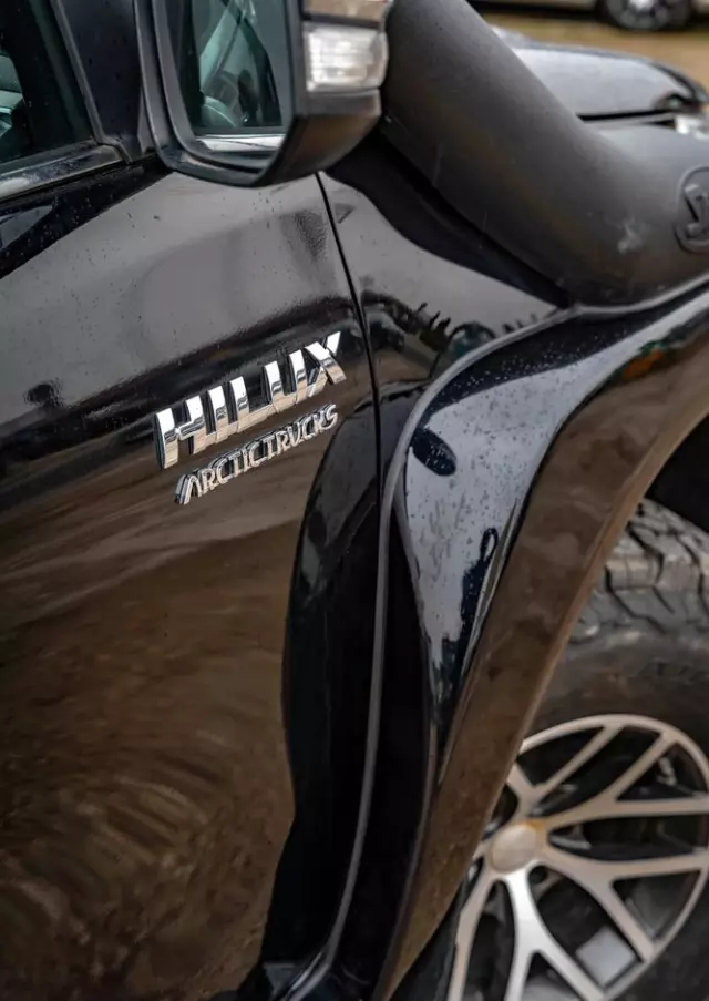 TOYOTA Hilux 