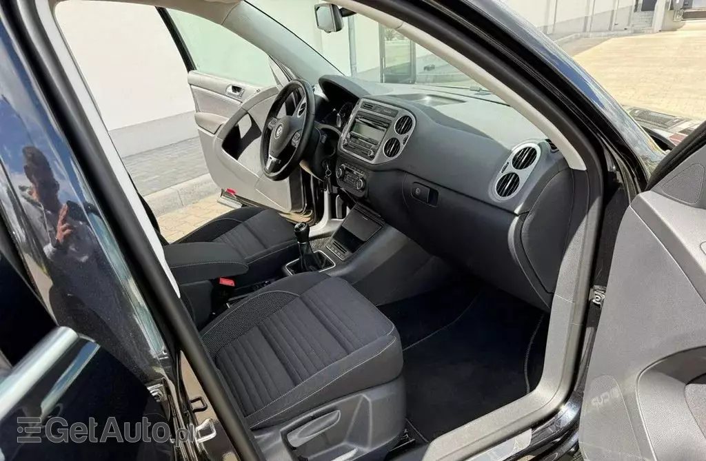 VOLKSWAGEN Tiguan 