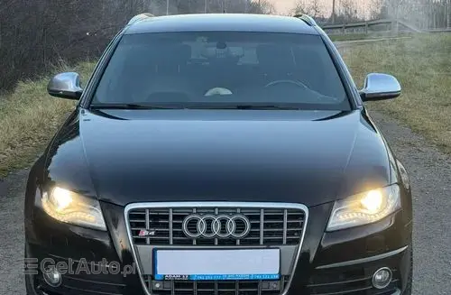 AUDI S4 