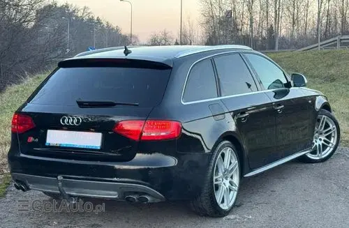 AUDI S4 