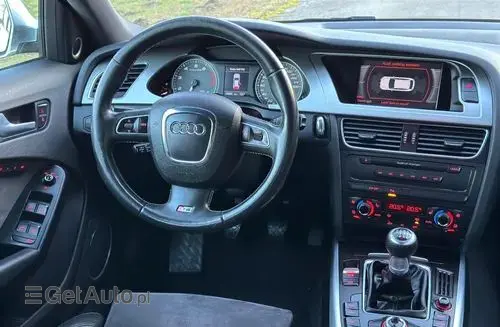 AUDI S4 