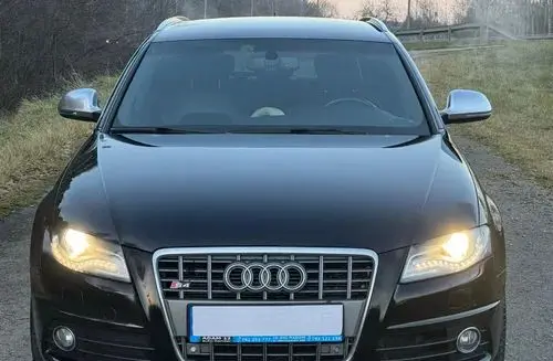 AUDI S4 