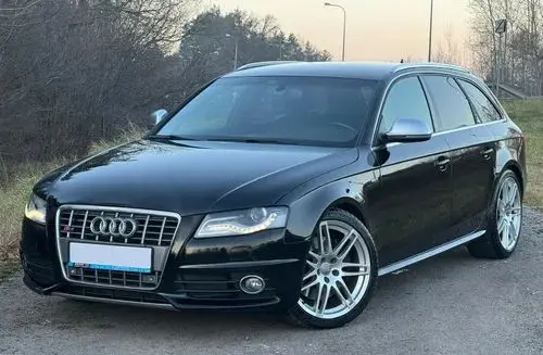 AUDI S4 