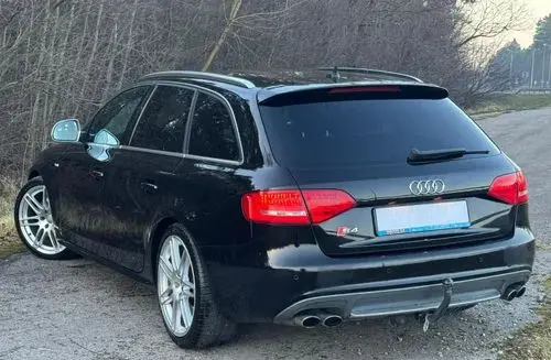 AUDI S4 