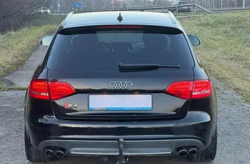 AUDI S4 