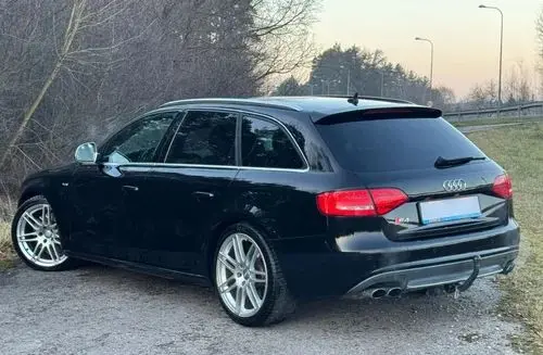 AUDI S4 