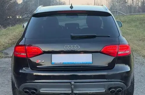 AUDI S4 