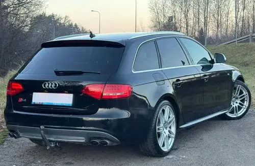 AUDI S4 