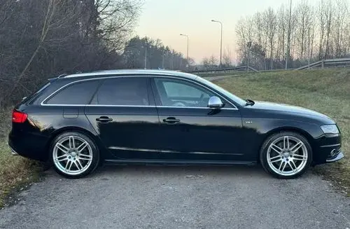 AUDI S4 