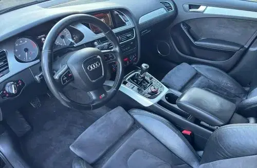 AUDI S4 