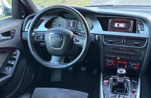 AUDI S4 