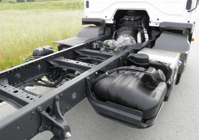 MERCEDES-BENZ ATEGO 1018 RAMA LAWETA NAJAZD POD ZABUDOWĘ STAN IDEALNY SALON POLSKA I-WŁAŚCICIEL 2012R MAŁY PRZEBIEG 