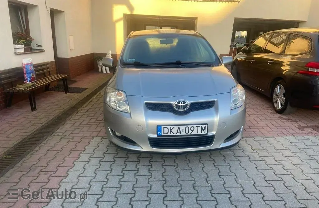 TOYOTA Auris 