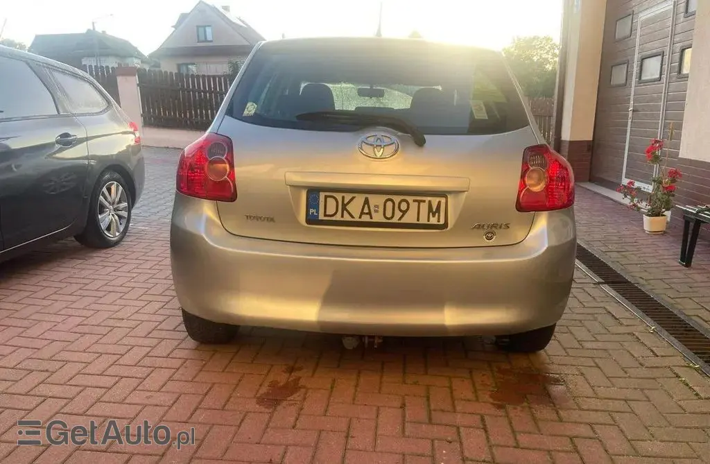 TOYOTA Auris 