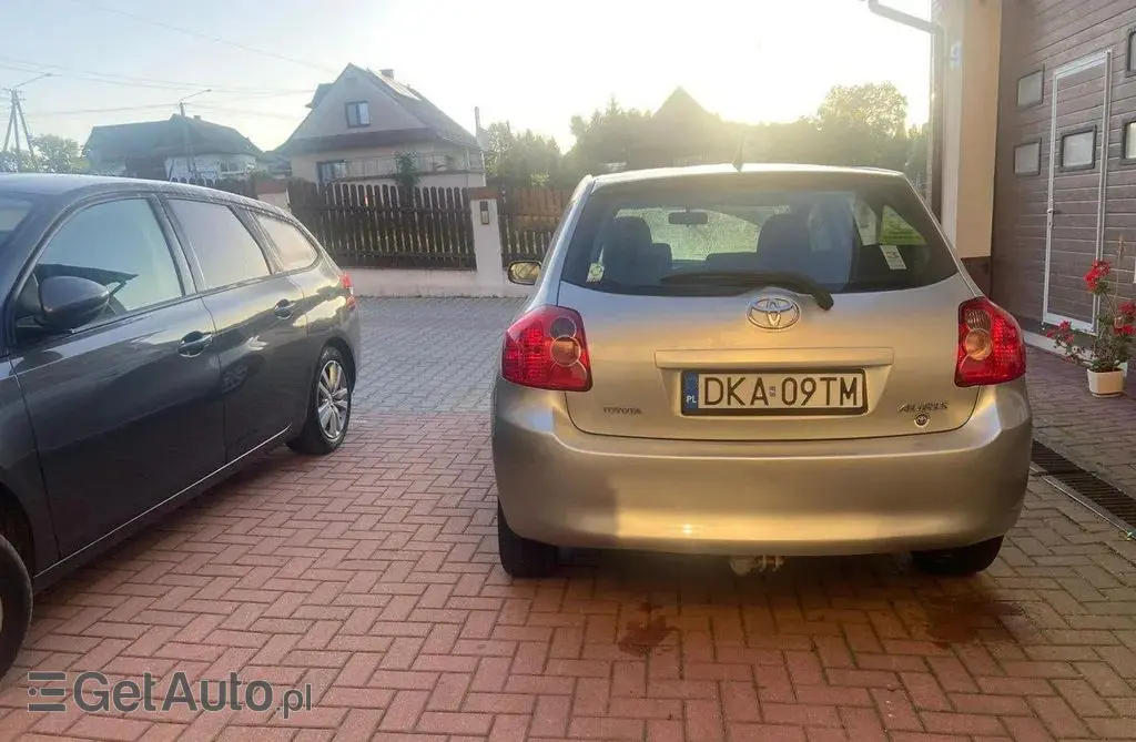 TOYOTA Auris 