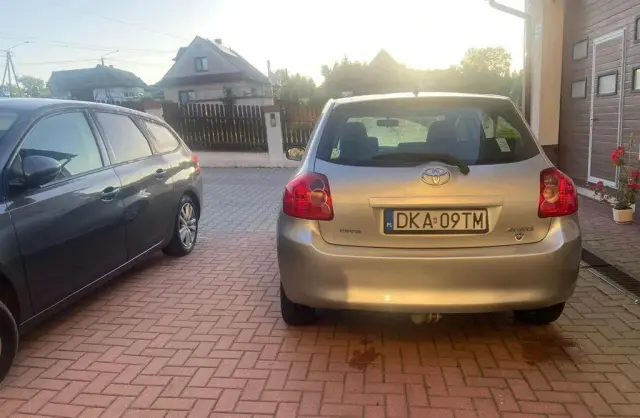 TOYOTA Auris 