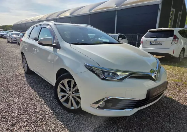 TOYOTA Auris 1.8 VVT-i Hybrid Automatik Executive