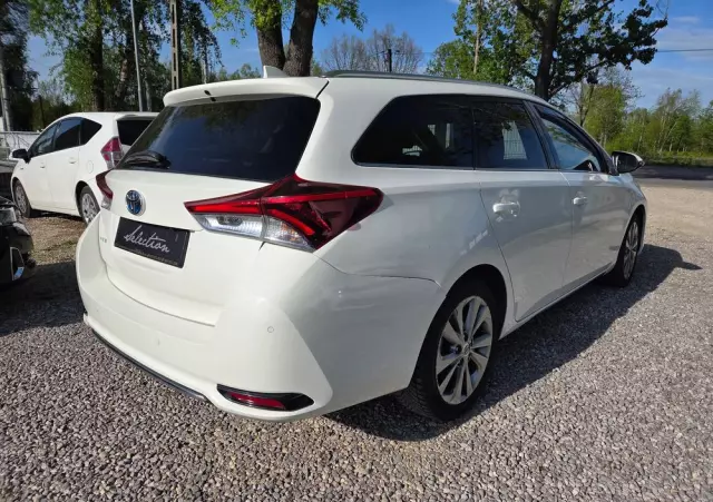 TOYOTA Auris 1.8 VVT-i Hybrid Automatik Executive