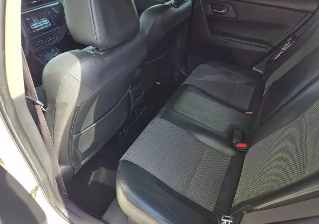 TOYOTA Auris 1.8 VVT-i Hybrid Automatik Executive