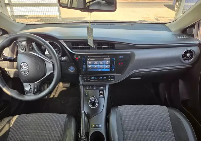 TOYOTA Auris 1.8 VVT-i Hybrid Automatik Executive