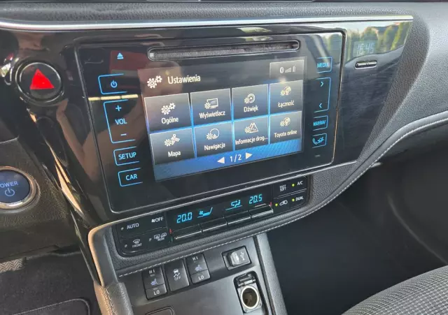 TOYOTA Auris 1.8 VVT-i Hybrid Automatik Executive