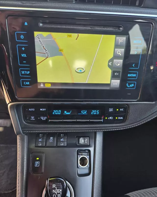 TOYOTA Auris 1.8 VVT-i Hybrid Automatik Executive